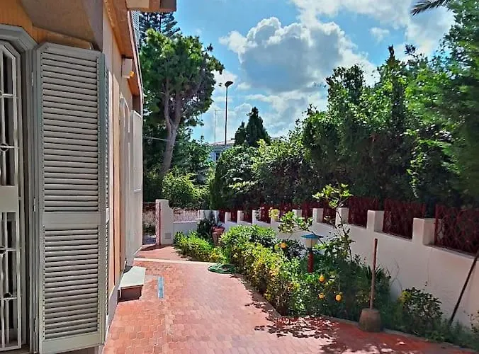 Indipendente A Due Passi Dal Mare * 冯塔尼比安奇